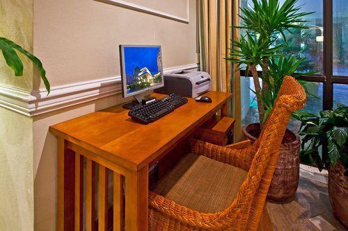 Holiday Inn On The Beach デスティン 設備 写真